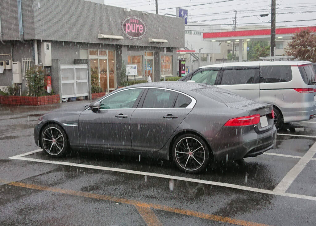 雨もしたたるいい車