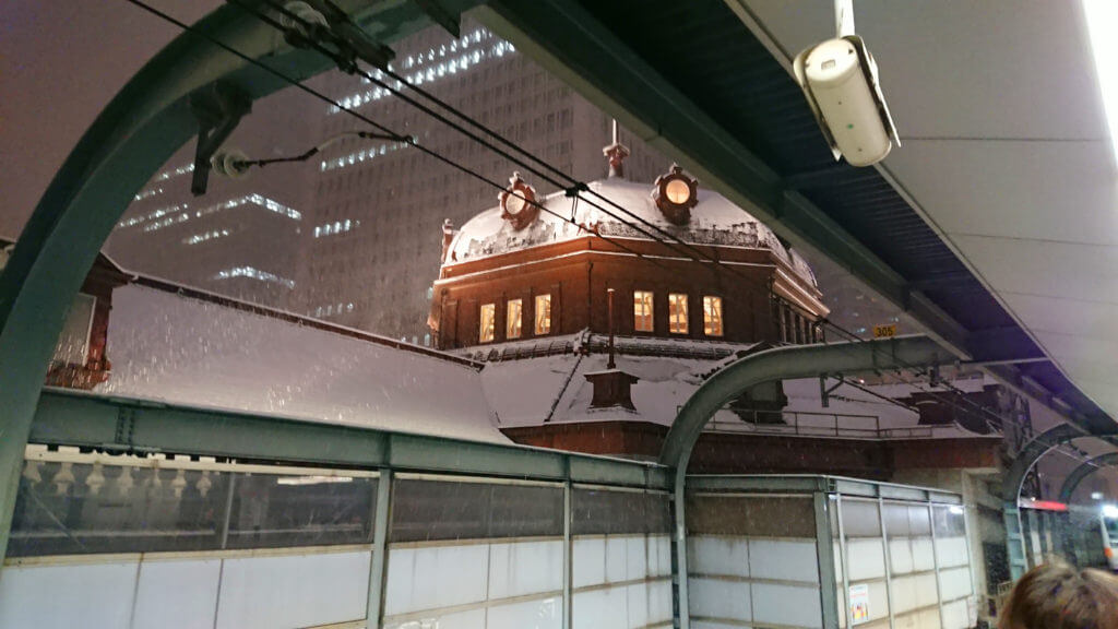 東京駅　雪
