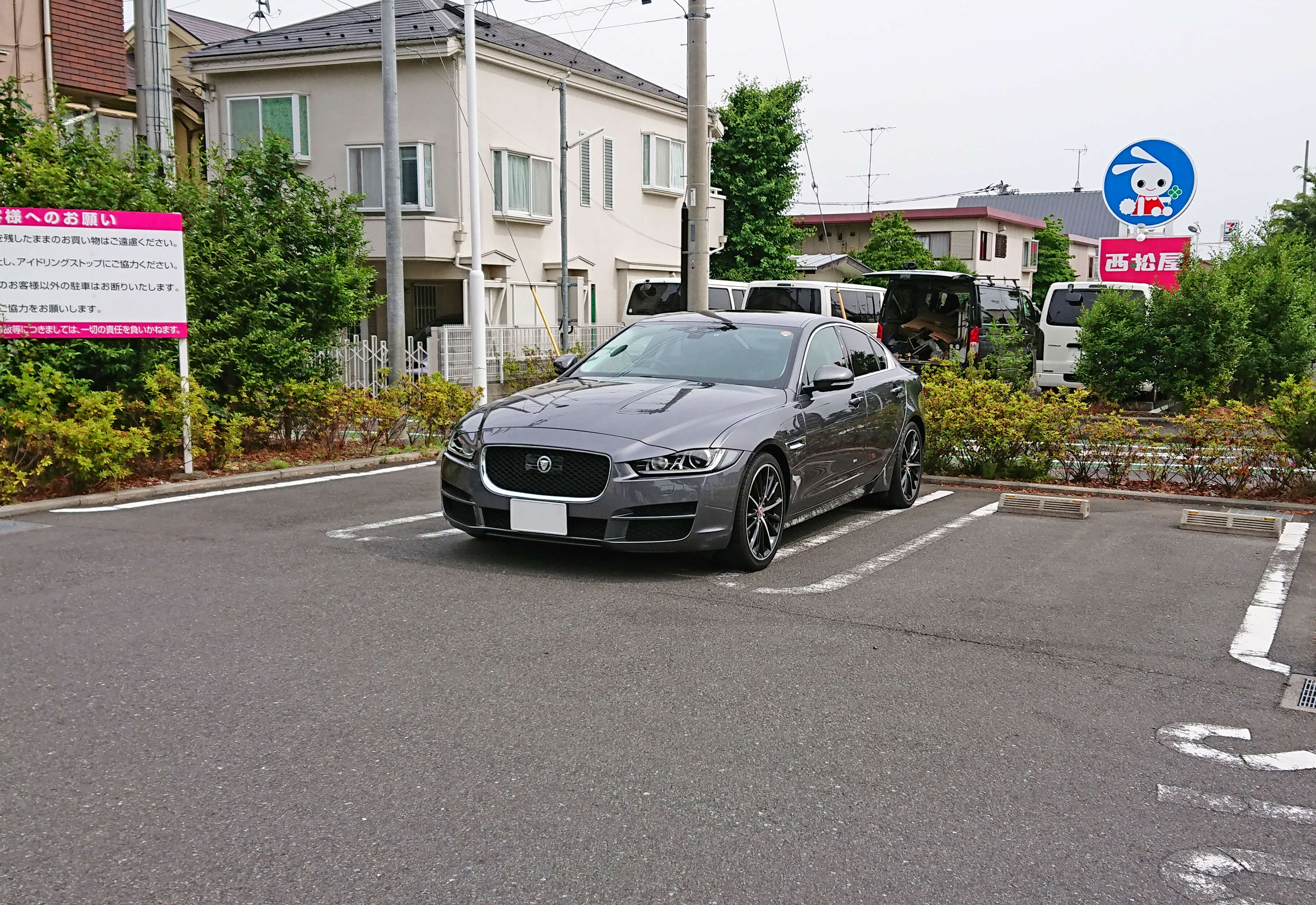 ジャガーXE